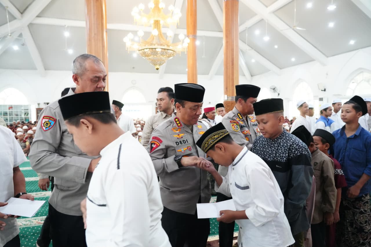 Hari Bhayangkara ke-80, Wakapolri Tanamkan Nilai Kepedulian Sosial kepada Taruna Akpol melalui Santunan Anak Yatim