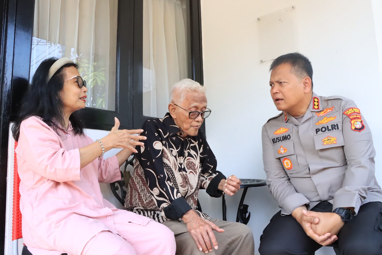 Kapolres Metro Bekasi Kota Bersilaturahmi dengan Putra Pahlawan Nasional Sayuti Melik, Perkuat Semangat Kebangsaan