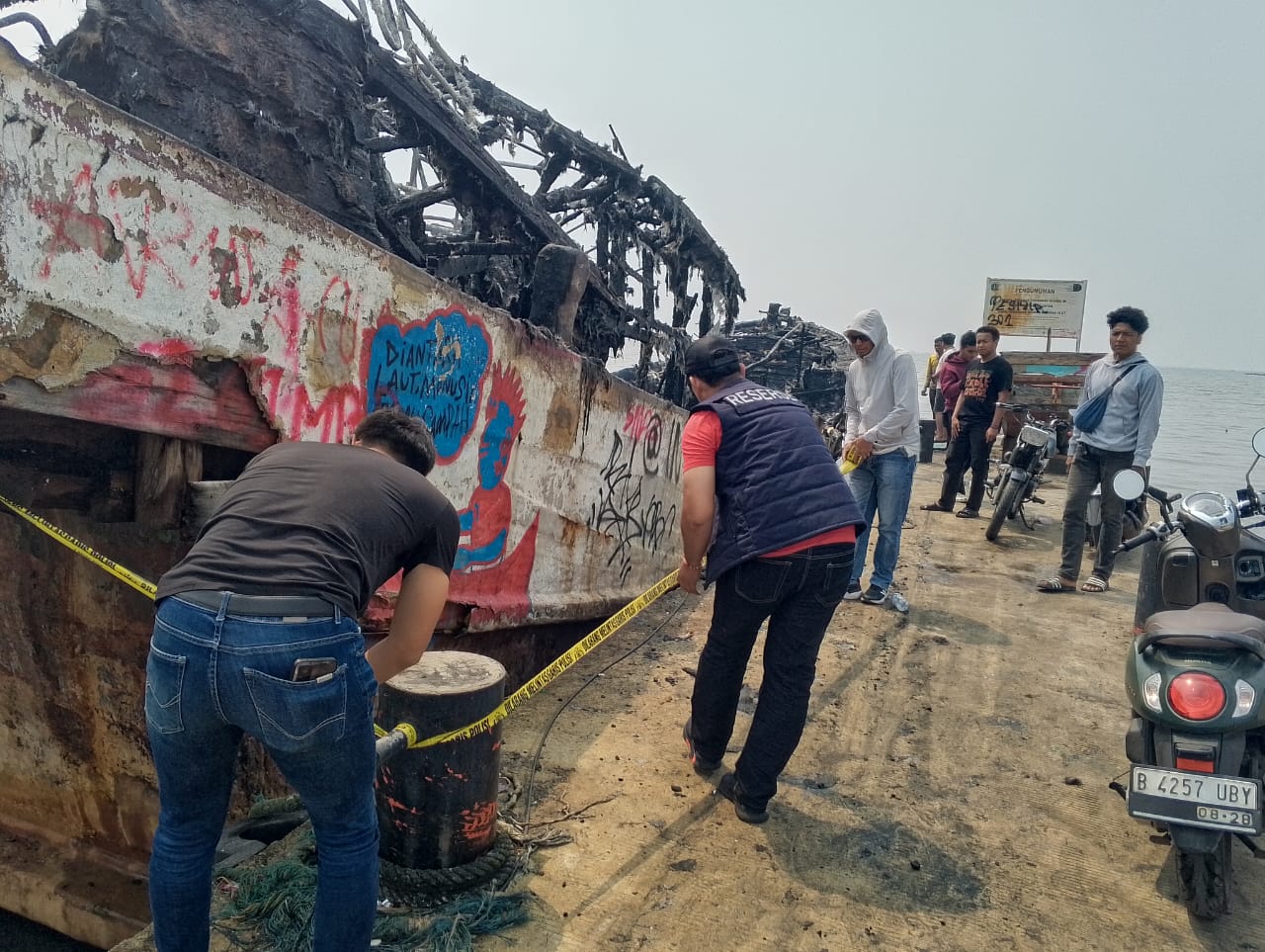 Tiga Kapal Terbakar di Dermaga Kaliadem Muara Angke, Polisi Lakukan Penyelidikan Penyebab Kebakaran