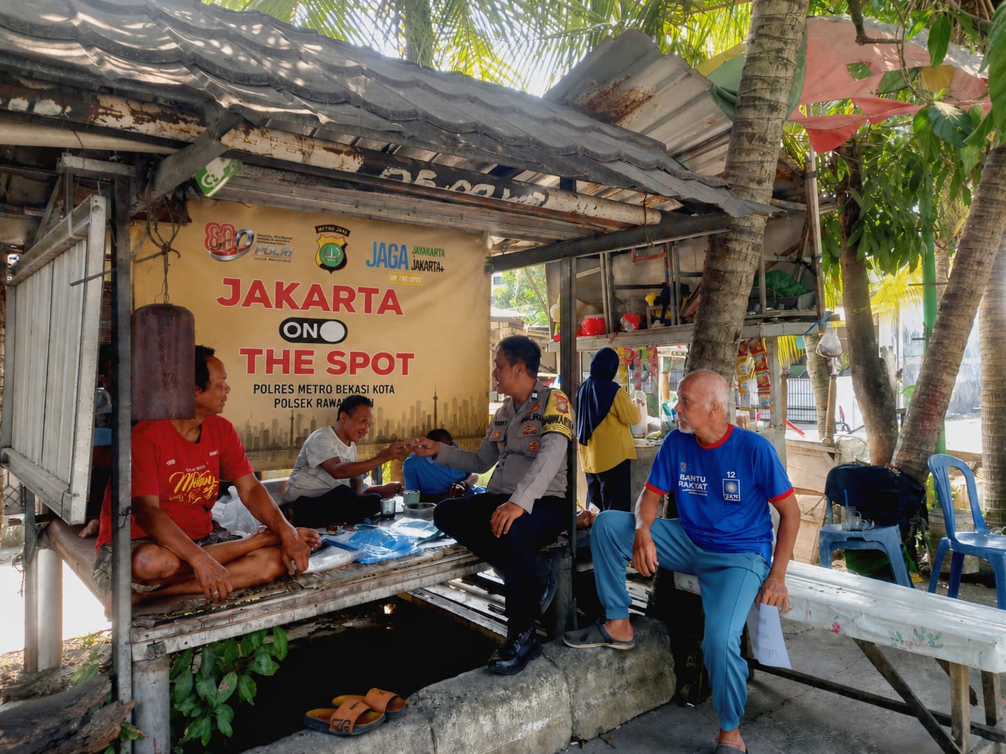 Jaga Jakarta On The Spot, Kapolsek Rawalumbu Perkuat Kemitraan Bersama Warga Bojong Rawalumbu