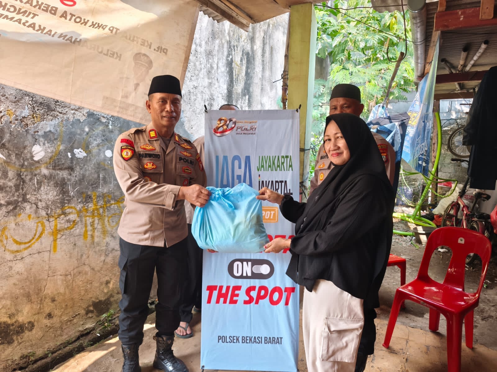 Kapolsek Bekasi Barat Gelar Jakarta On The Spot di Jakasampurna, Ajak Warga Cegah Tawuran dan Judi Online