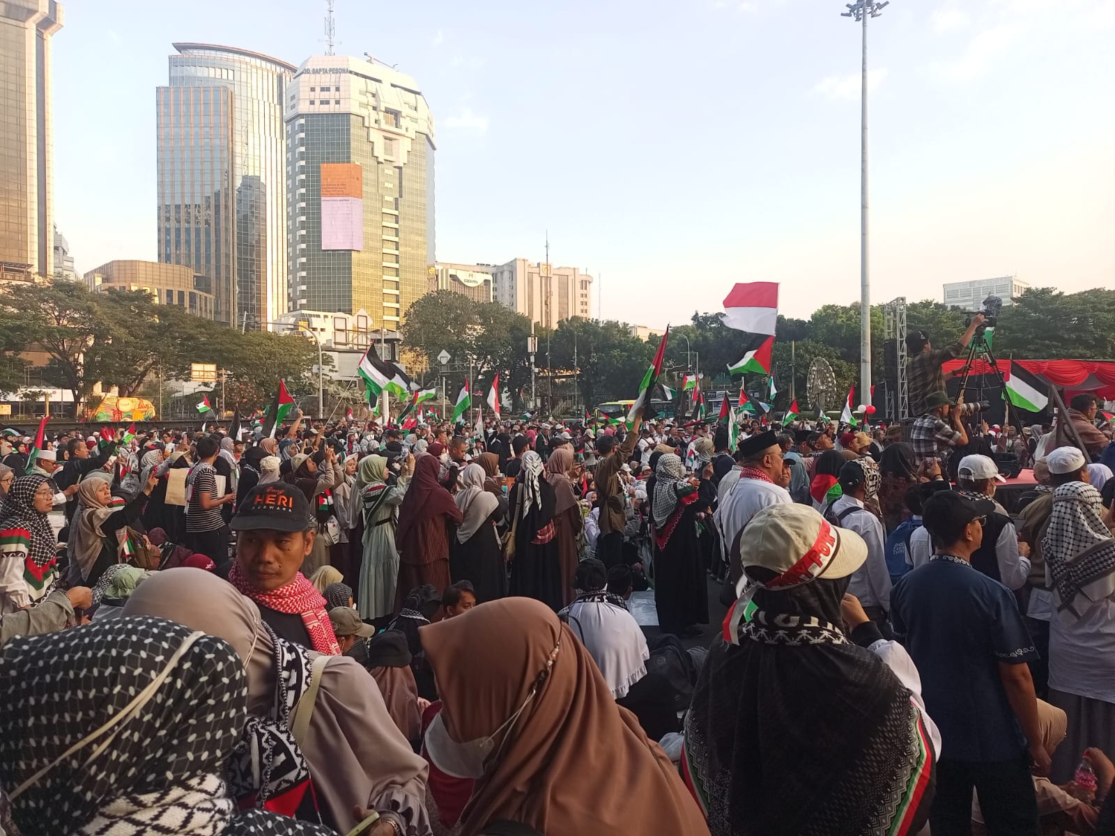 Aksi Solidaritas Palestina di Monas Berlangsung Tertib, Polri Utamakan Pendekatan Humanis