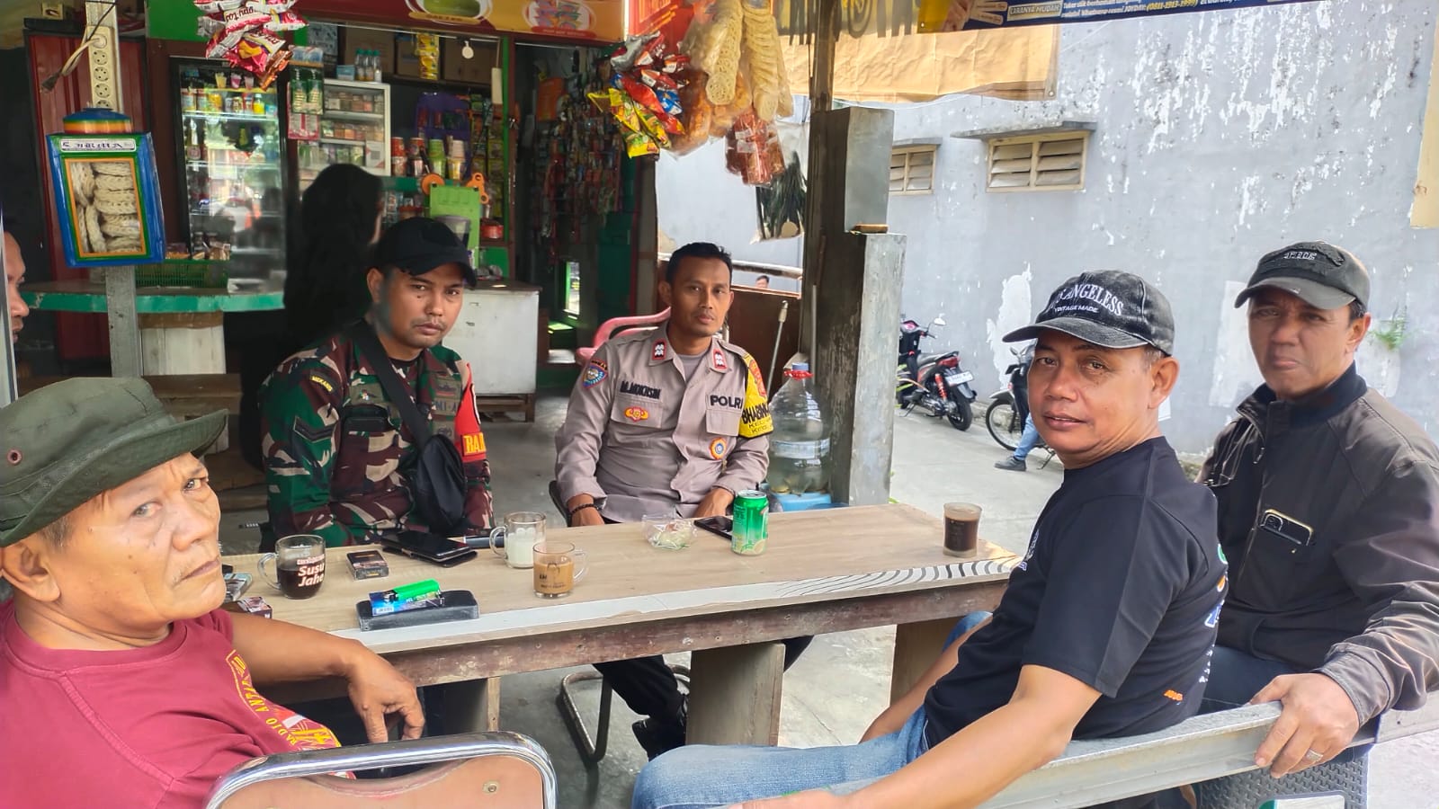 Jaga Bekasi On The Spot, Bhabinkamtibmas Jatirasa Serap Aspirasi Warga Perkuat Sinergi Kamtibmas