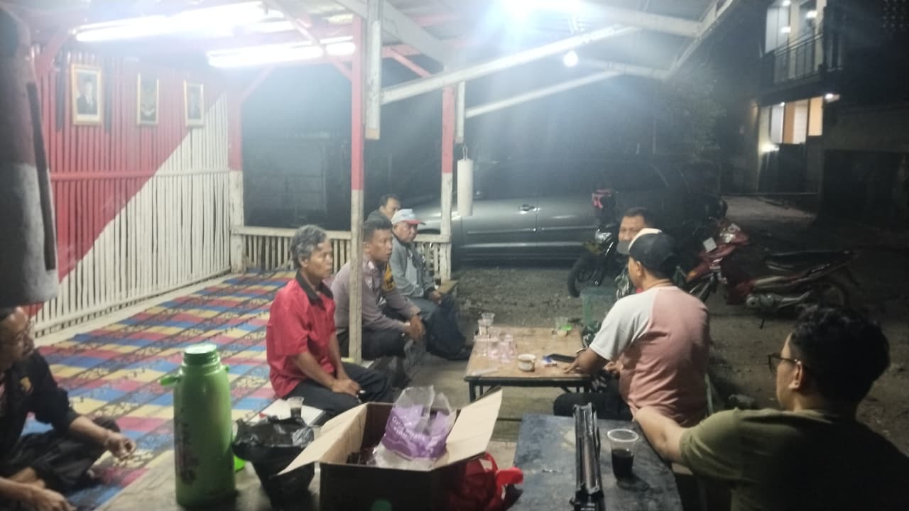 Bhabinkamtibmas Jatimurni Bersama Babinsa Intensifkan Sambang Warga, Bangun Kolaborasi Cegah Gangguan Kamtibmas