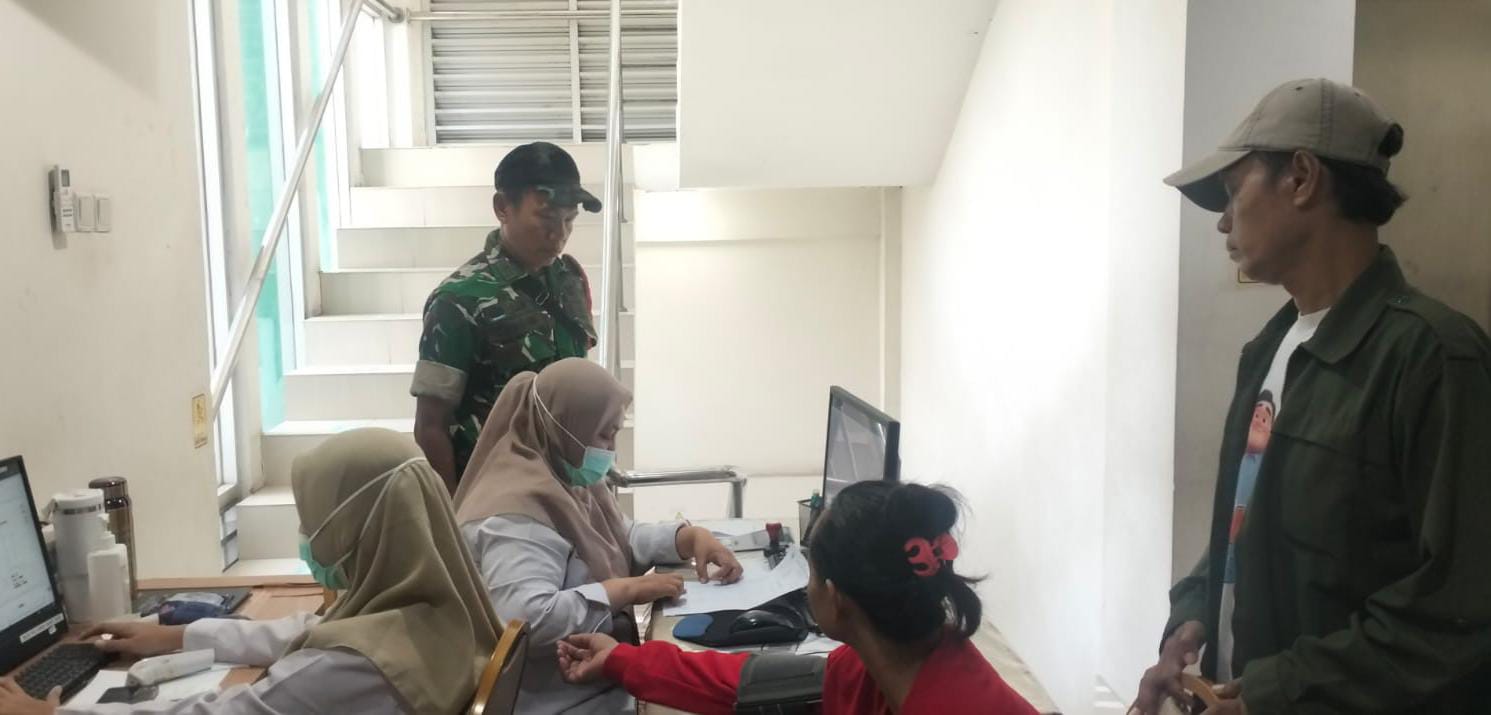 Koramil 08/Duren Sawit Gelar Bakti Kesehatan Gratis