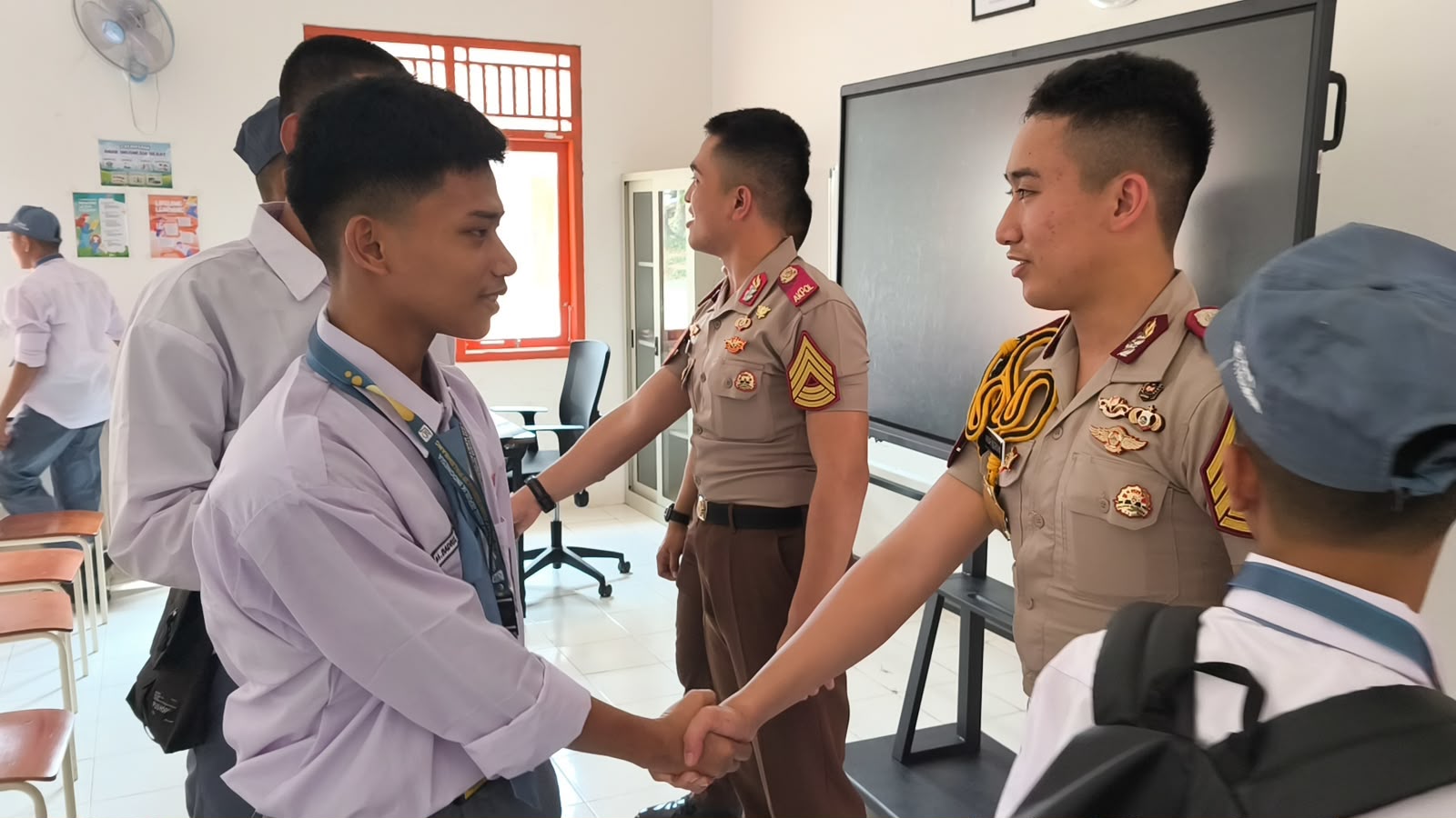 Polri Kerahkan 372 Taruna Akpol Dampingi Siswa di 73 Sekolah Rakyat Melalui Program Taruna Bhakti 2026
