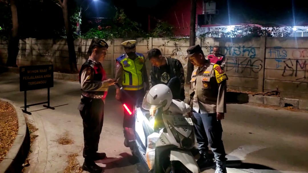Polsek Bekasi Selatan Perkuat Harkamtibmas Lewat Patroli KRYD dan Razia Selektif Hingga Dini Hari