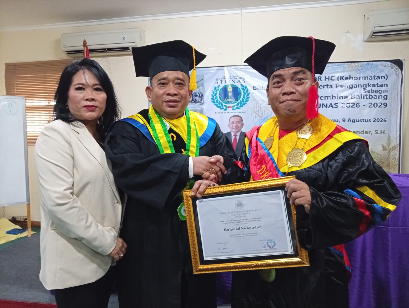 TB Rahmad Sukendar Dianugerahi Gelar DR HC dan Dikukuhkan Jadi Dewan Pembina Balitbang STIJNAS