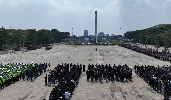 Ribuan Personel Gabungan Berikan Pelayanan Pengamanan Zikir dan Doa Kebangsaan di Monas Jakarta 