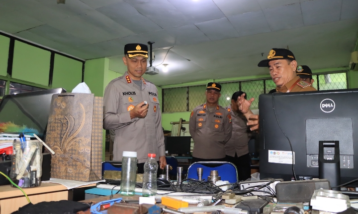 Kapolres Metro Bekasi Kota Kunjungi SMKN 1 Kota Bekasi, Berikan Motivasi Belajar dan Ajak Siswa Jauhi Narkoba serta Tawuran