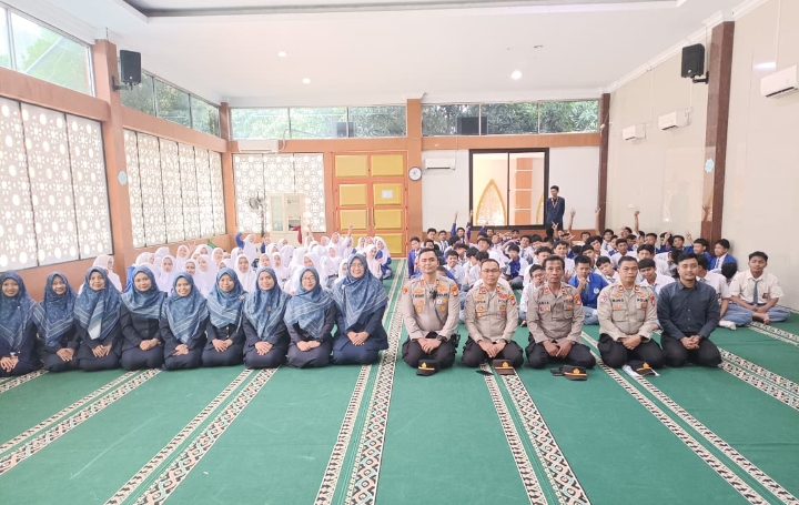 Polsek Bekasi Utara Berikan Penyuluhan Kenakalan Remaja di SMK Global Prima Islamic School