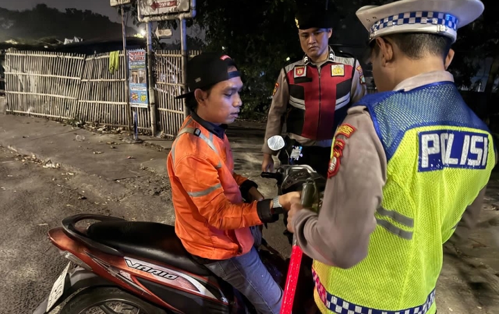 Cegah Kejahatan Jalanan dan Tawuran, Polsek Bekasi Barat Sasar Titik Rawan hingga Dini Hari