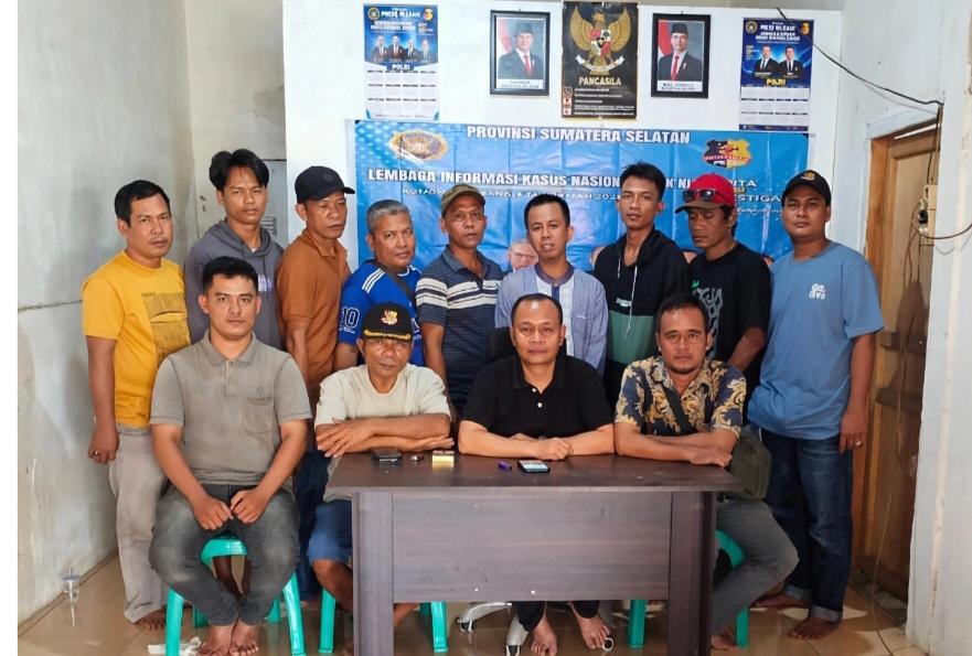 Semarak HUT Kemerdekaan RI, Lembaga LINK,N Sumsel Hiasi Sekretariat di Kecamatan Keluang dengan Bendera Merah Putih